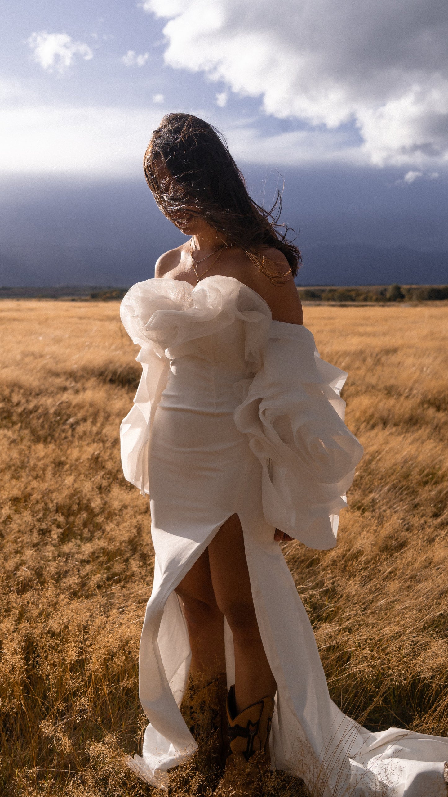 Vogue Elegant Detachable Rose Sleeves Wedding Dress Floral Gown 2024