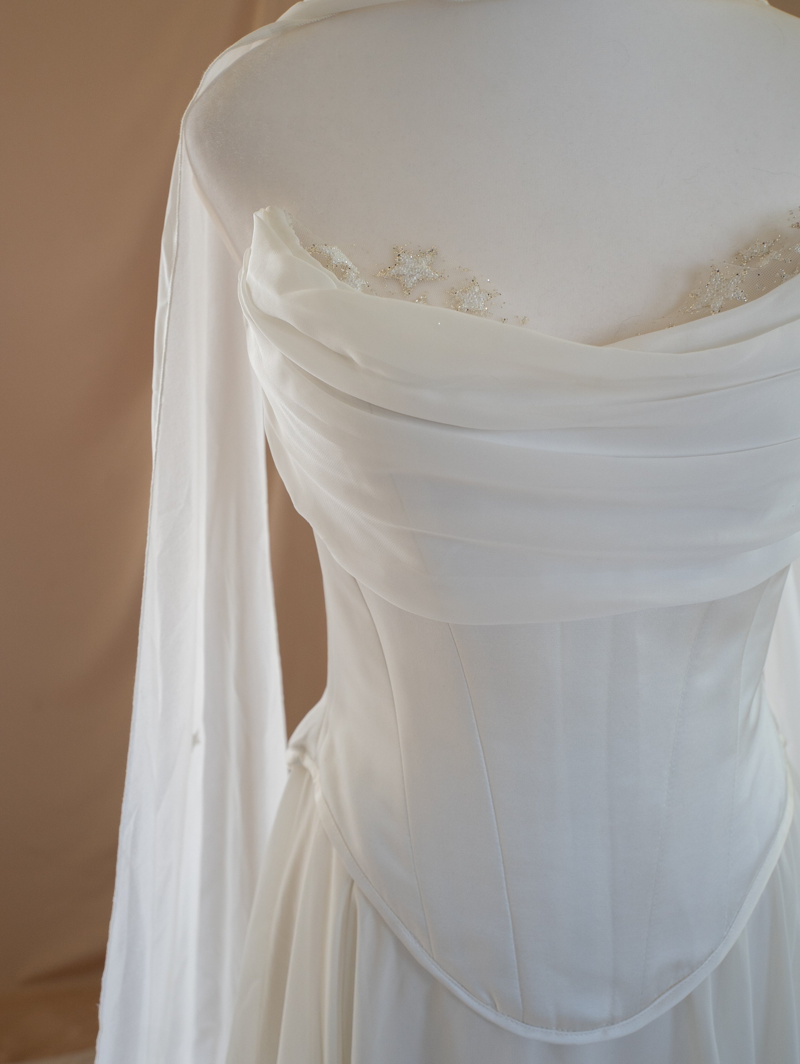 Venus Corset Set – Elegant Strapless Satin Bridal Corset with Lace